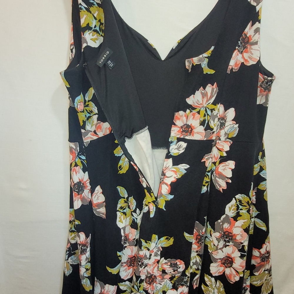 Torrid Sleeveless Dress Sz 20 Ponte Skater Pleated Sweetheart Neck Black Floral - Picture 6 of 13